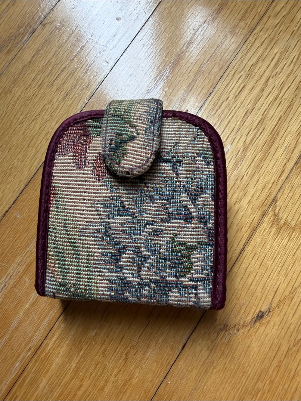 Tapestry Floral Lipstick Holder With Burgundy Trim